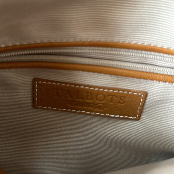 Talbots-leather clutch with magnet closure - Picture 5 of 7